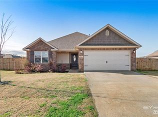 821 Benton St, Prairie Grove, AR 72753