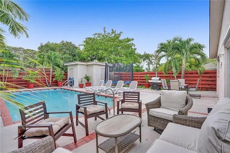4 bed, 1542 sqft, $4,650 — Photo 2