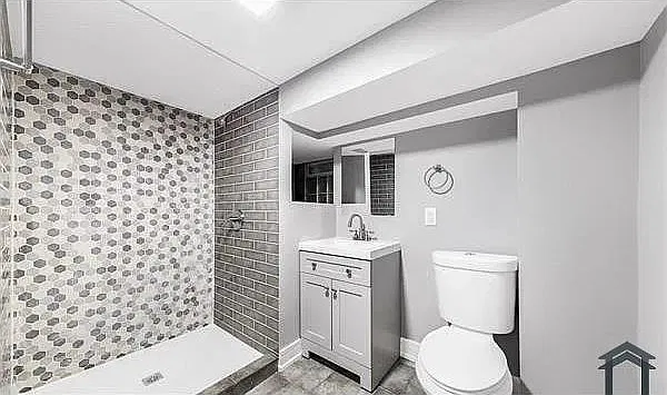 7 bed, 3200 sqft, $2,500 — Photo 2