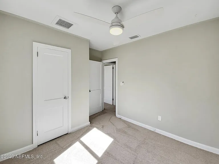 937 Saranac St — Photo 5
