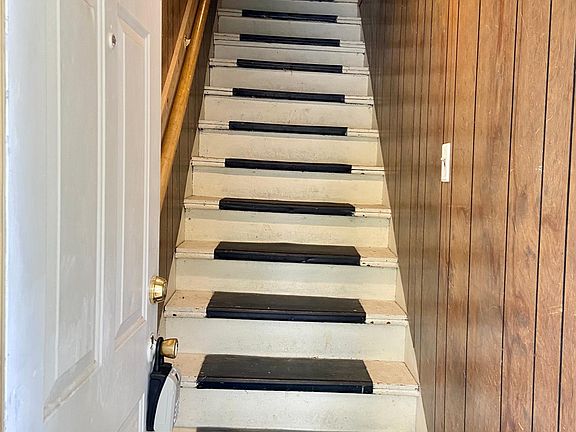 5th image of 433 Curtis St NE #2