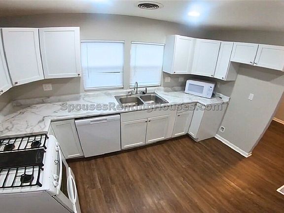 4th image of 717-719 W 4th St #717