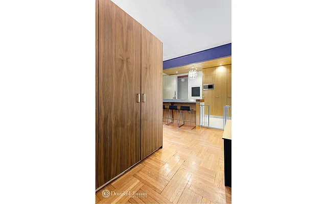 Sold by Douglas Elliman | media 24