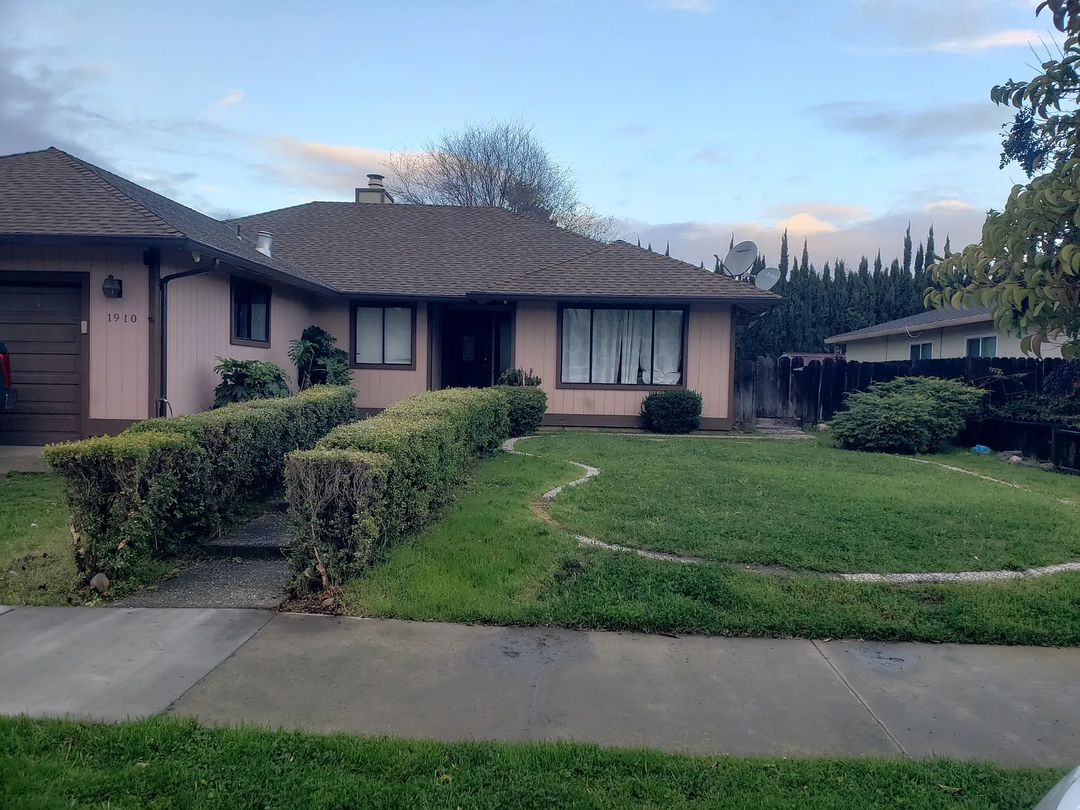 1910 Cerra Vista Dr photo 1
