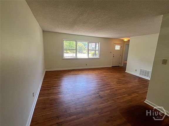 3rd image of 32 Pine Dr