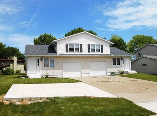 3433 Hillandale Rd, Davenport, IA 52806