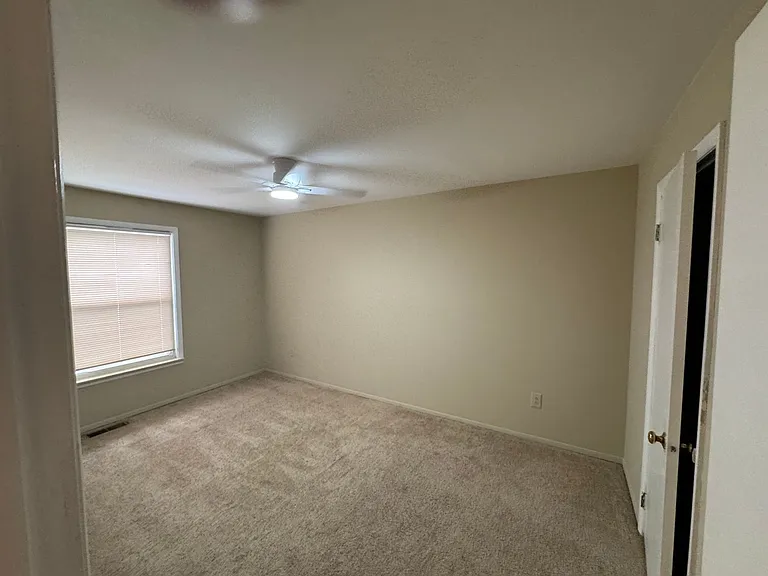 2802 Willow Ct — Photo 11