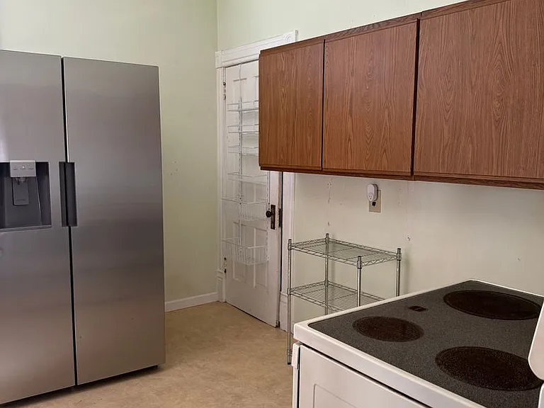 822 N High St — Photo 8