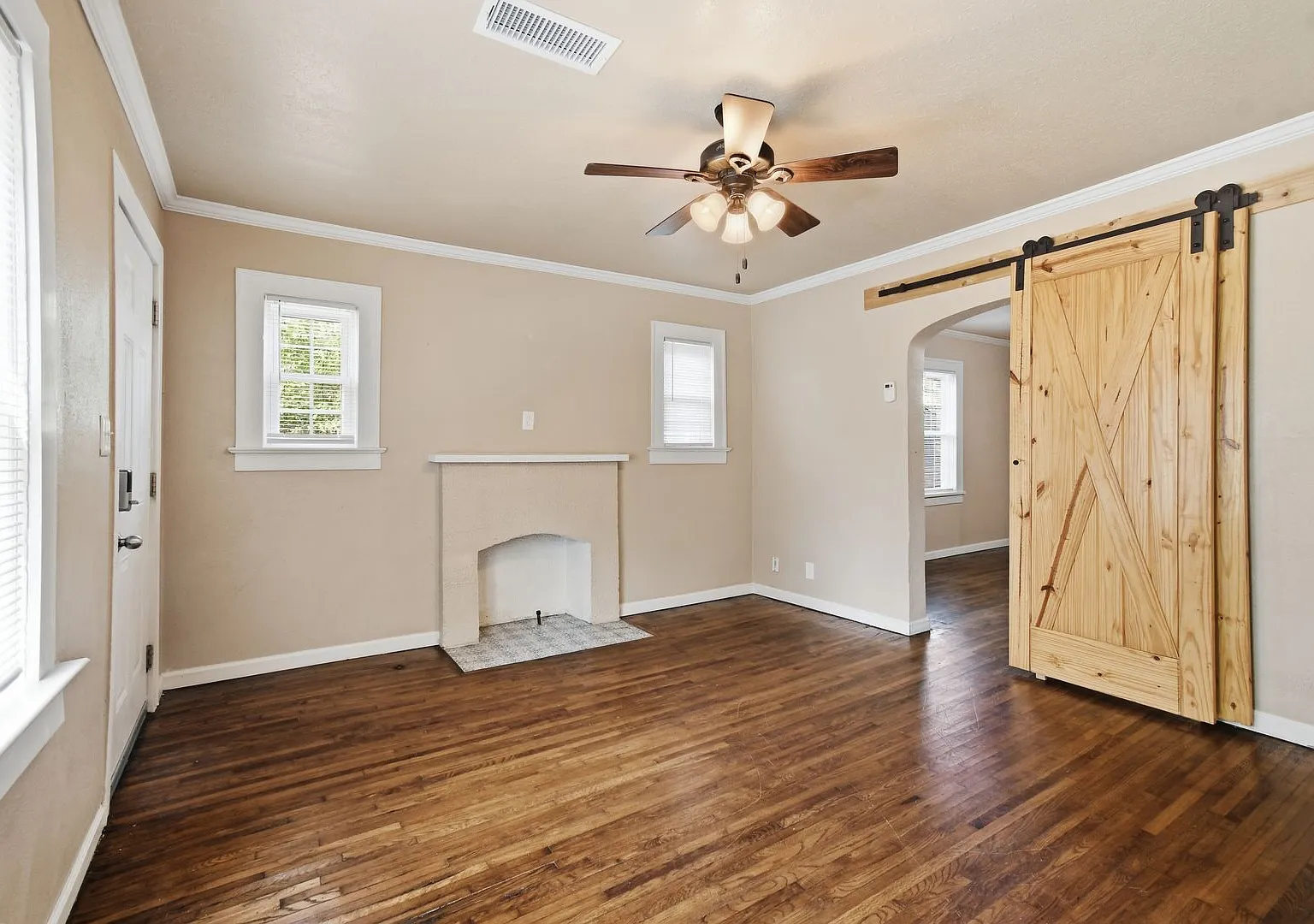 E 8th St Duplex — Photo 4