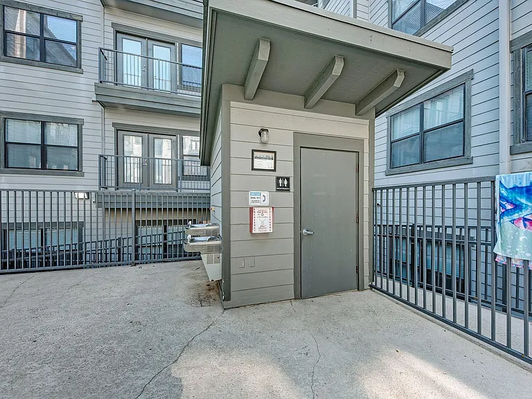2502 Leon St #518 — Photo 4