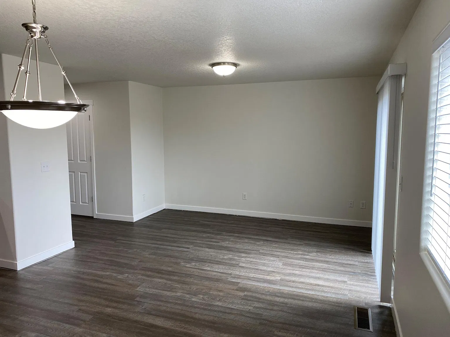 6112 NE 70th Ct — Photo 2