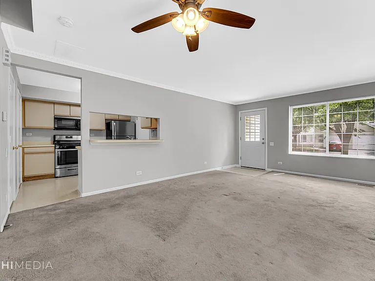 425 Monmouth Ct — Photo 16