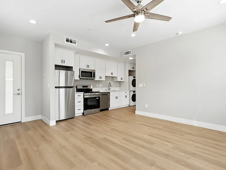 1823 Victorian Aly #2 — Photo 15