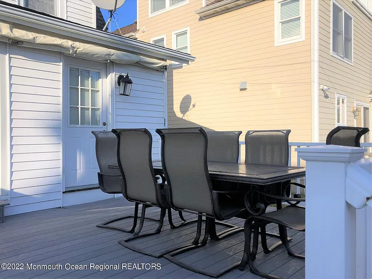 329 Washington Ave — Photo 17