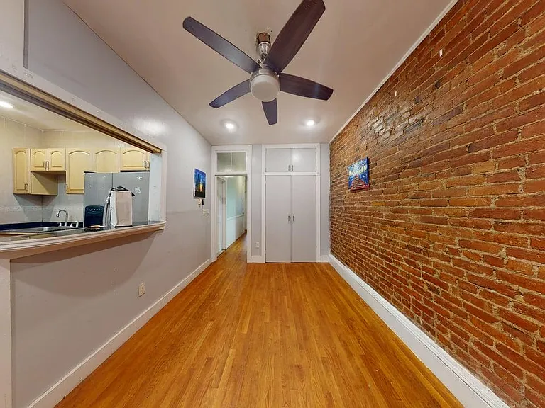 2 Mark St #1 — Photo 12