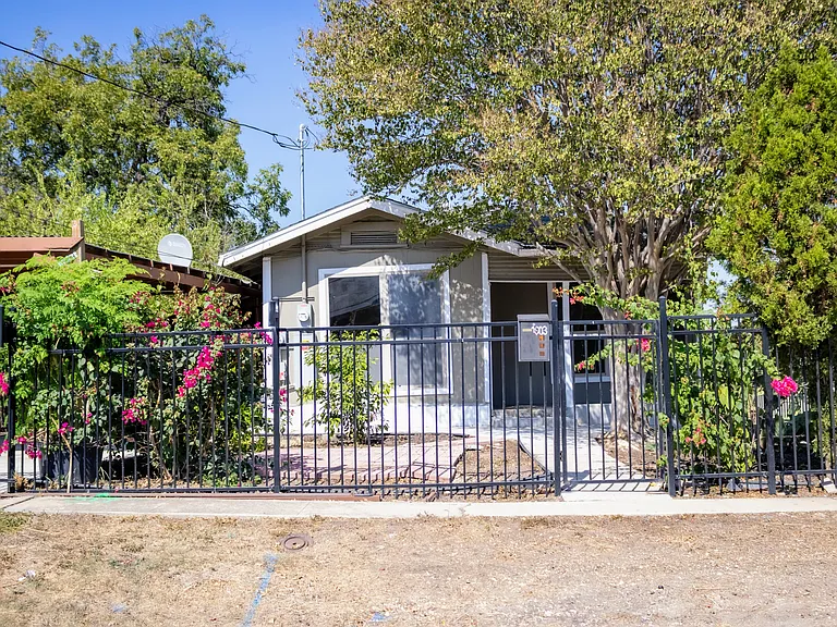 1603 W Laurel — Photo 2