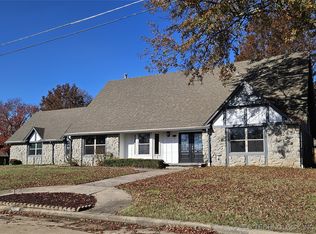 2015 Valley View Dr, Claremore, OK 74017