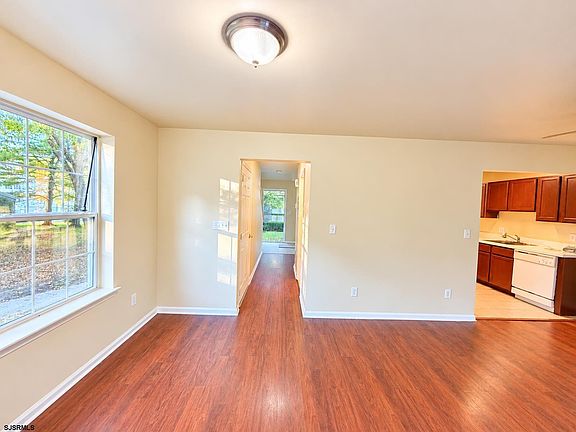 4th image of 17F Oyster Bay Rd #17F