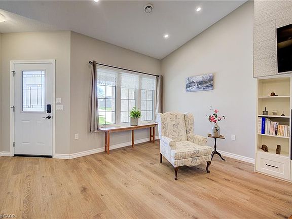 5th image of 103 Broomer Cres