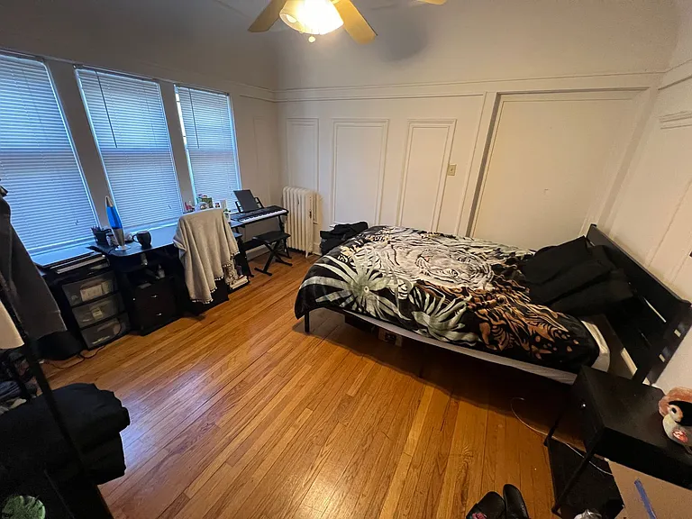 Newport Manor — Photo 45