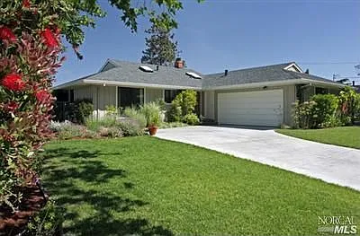 9 Constitution Dr photo 1