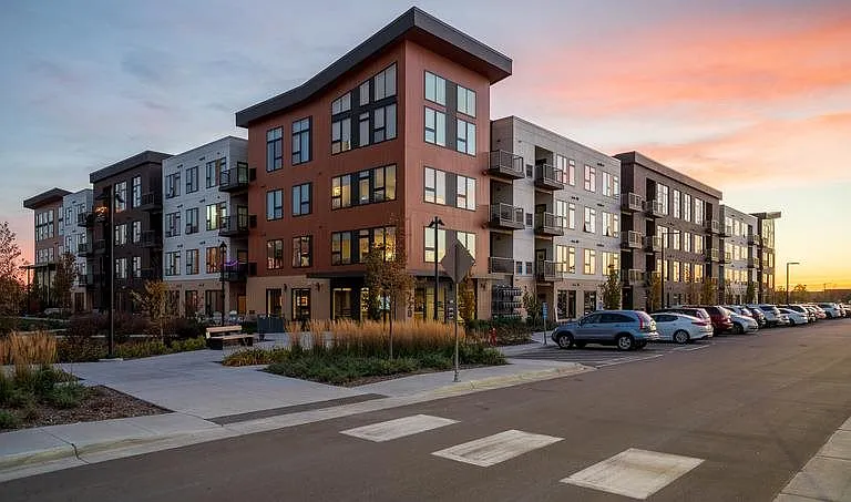 Viking Lakes Residences — Photo 29