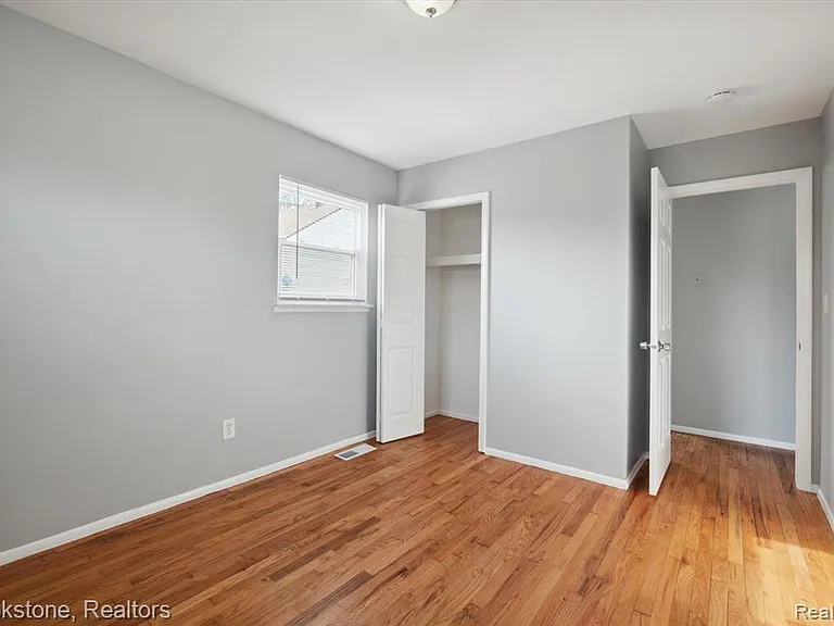 23583 Columbus Ave — Photo 11