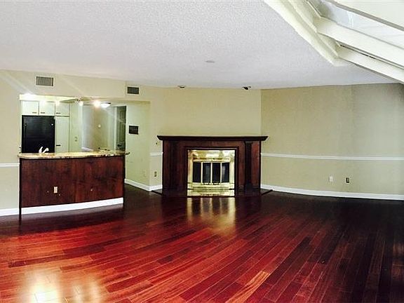 3rd image of 1146 Washington Ave