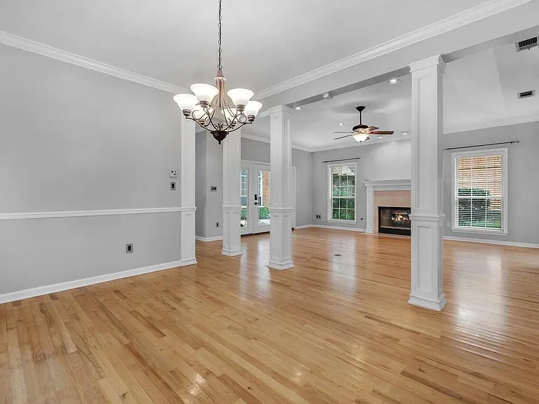 4012 Dutchess Ct — Photo 2