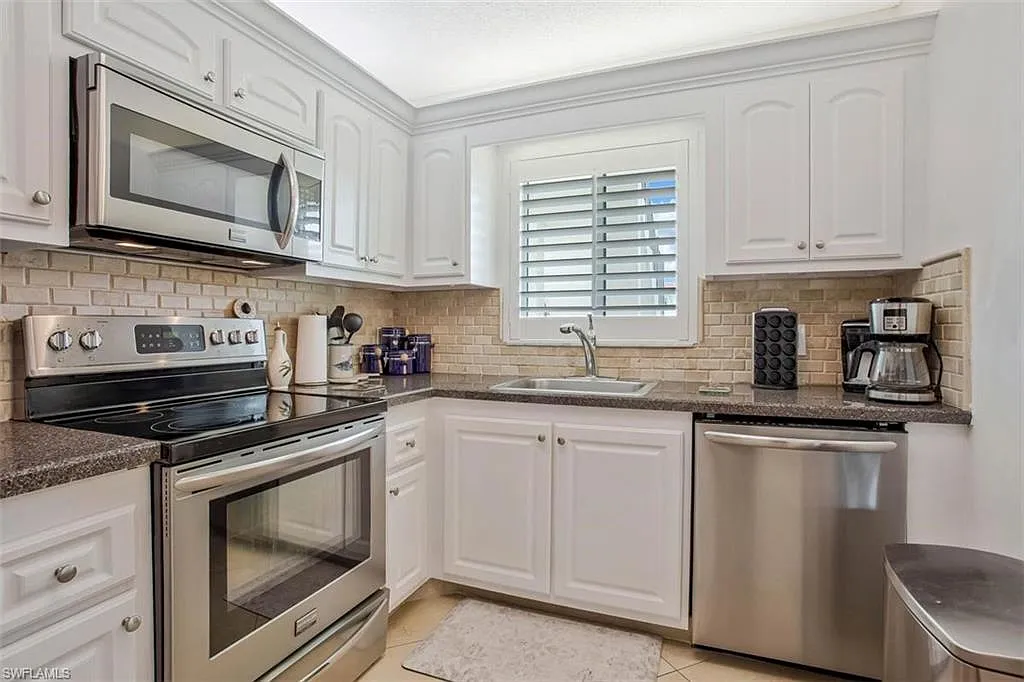 2 bed, 2.0 bath, 800 sqft, $1,600 — Photo 3