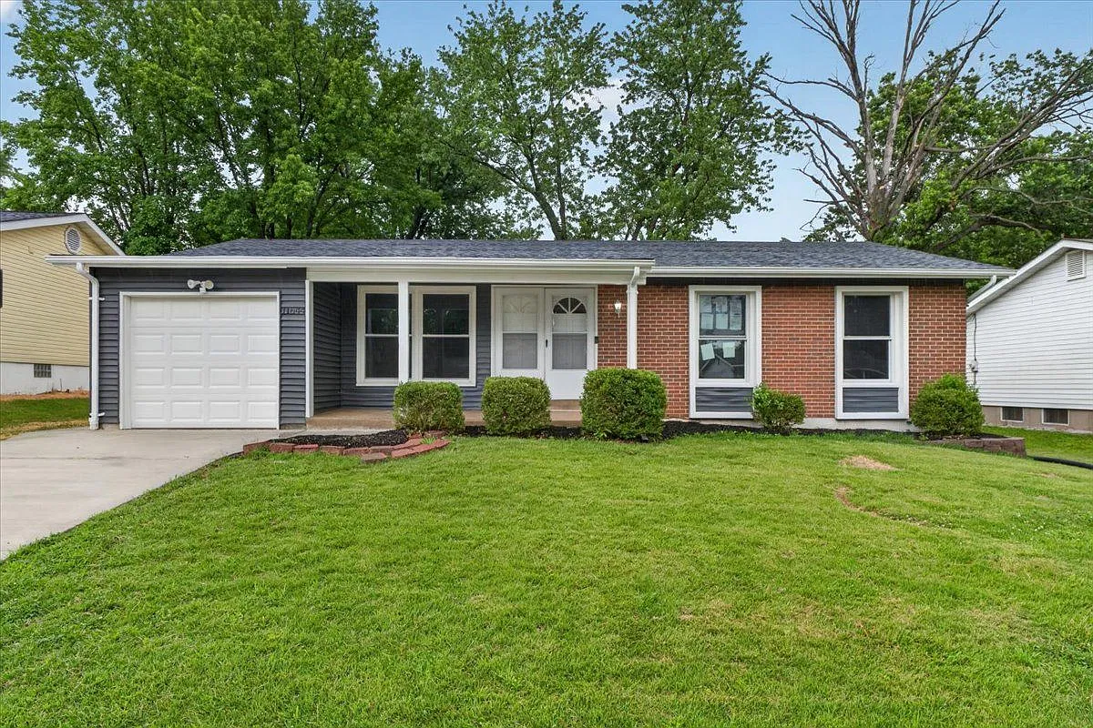 3 bed, 2.0 bath, 1090 sqft, $1,600 — Photo 1