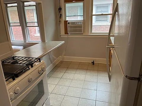 891 Beaconsfield Ave — Photo 2