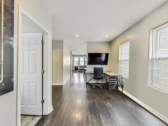 4th image of 938 N Noble St Floor 3