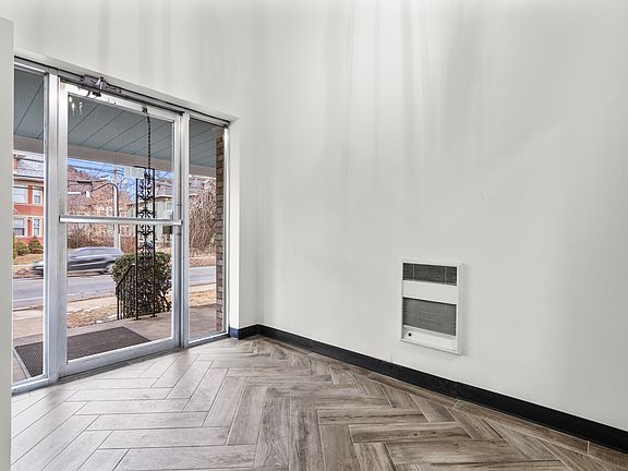 5th image of 986 Whalley Ave #D1
