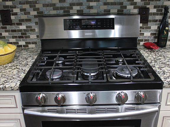 3rd image of 347 Oakland Cir