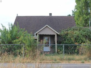1590 Blaine St, Woodburn, OR