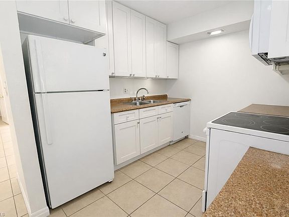 4th image of 2828 Jackson ST #C5