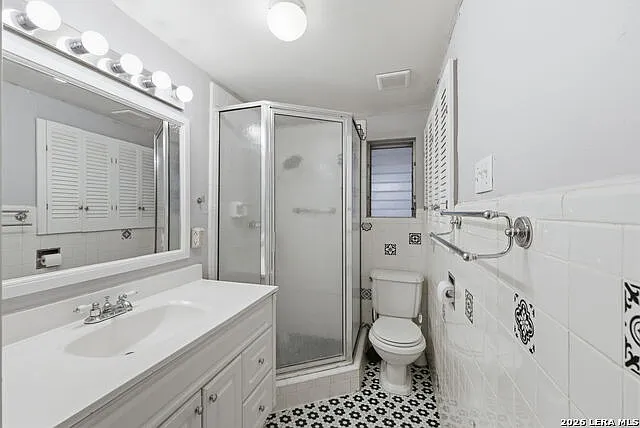 261 E Oakview Pl — Photo 17