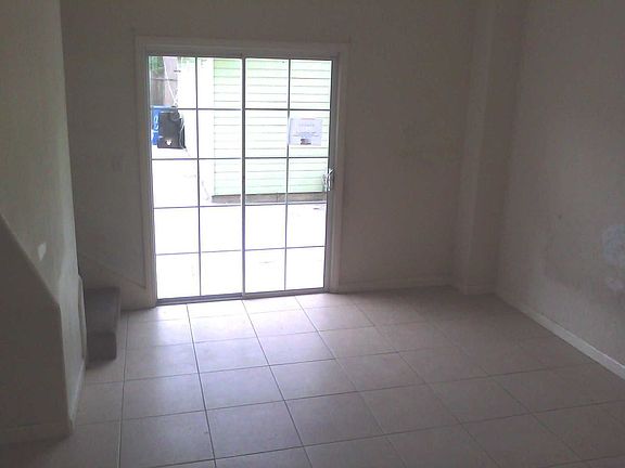 4th image of 812 W 50th St