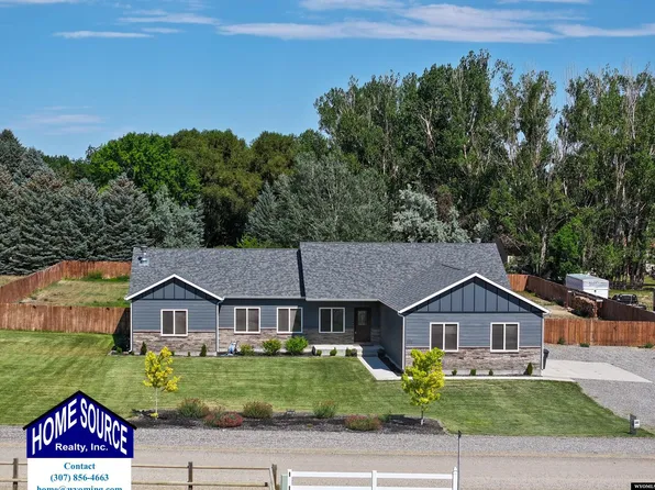 270 W Mountain View Dr, Riverton, WY 82501