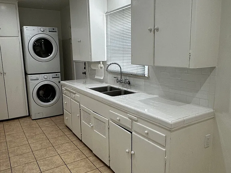 4296 Tujunga Ave — Photo 12