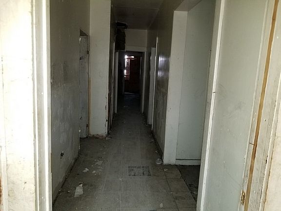 3rd image of 827 N Central Park Ave