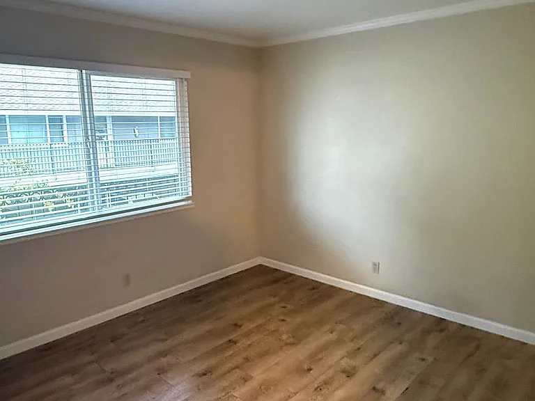 723 Menlo Ave — Photo 16