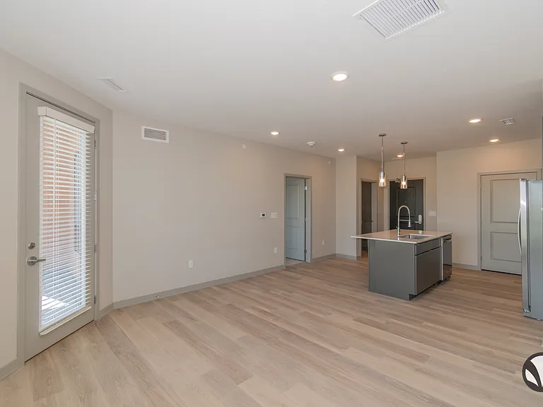 Chateau at Yankee Hill Apartments — Photo 40