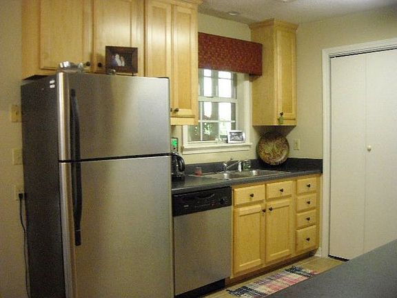 All kitchen appliances remain.