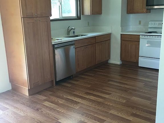3rd image of 2676 NE Grant St