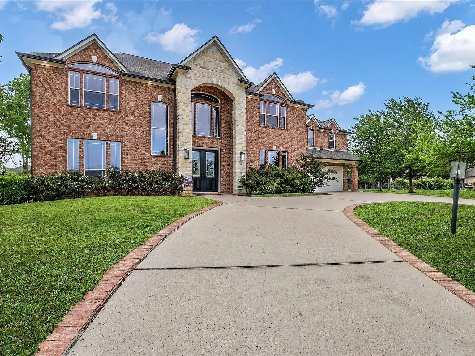 4 bed, 4.5 bath, 4181 sqft, $4,100 — Photo 3