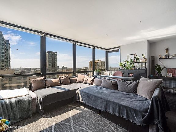 5th image of 1122 N Clark St APT 2302