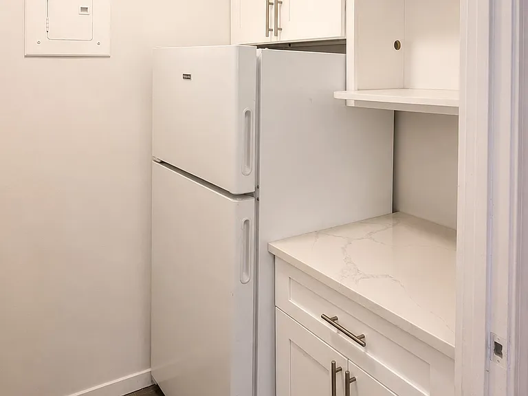 420 E 55th St #10L — Photo 7