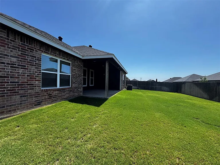 331 Sophia Ln — Photo 31